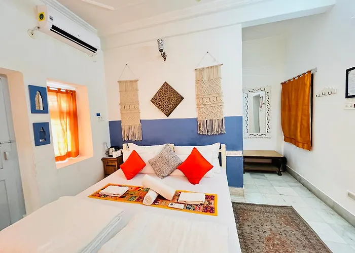 Jaisalmer Hostel Crowd